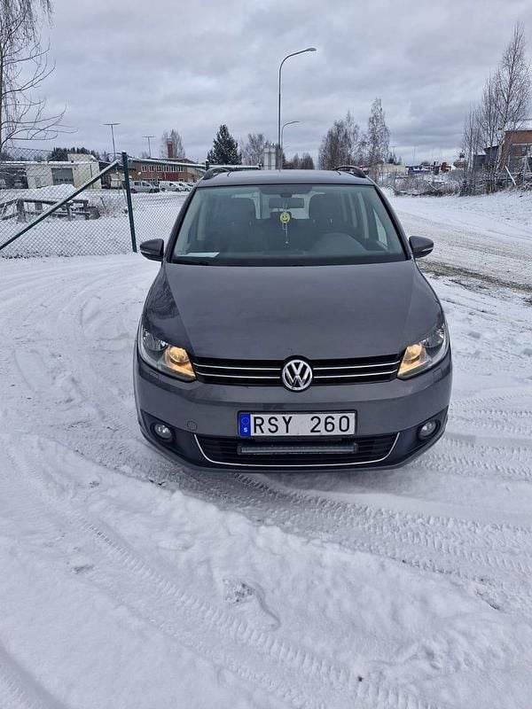 Begagnad 2014 VW Touran Minibuss | 79 900 kr (Marknadspris) - Bild 1/4