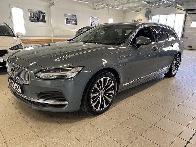 Grå Begagnad 2022 Volvo V90 Core Kombi | 299 000 kr (Bra pris) - Bild 1/4