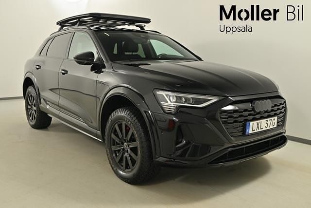 Mytsvart metallic Begagnad 2024 Audi Q8 e-tron S-Line SUV | 799 000 kr (Dyr) - Bild 1/4