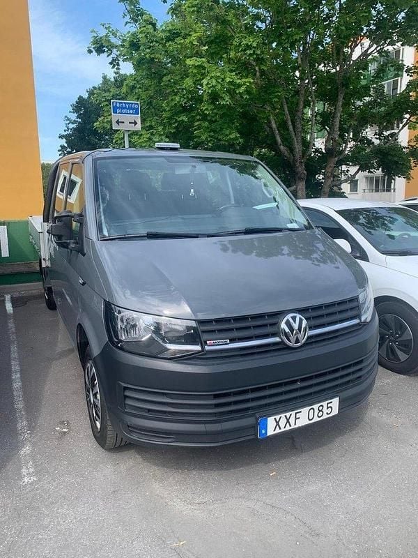 Grå Begagnad 2018 VW T6 Van | 230 000 kr (Lite dyr) - Bild 1/4
