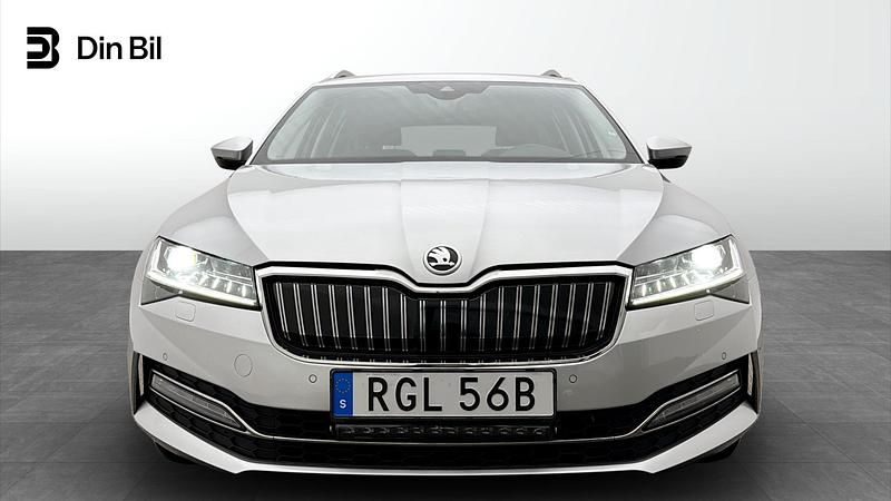 Begagnad Skoda Superb 2023 Silver Kombi