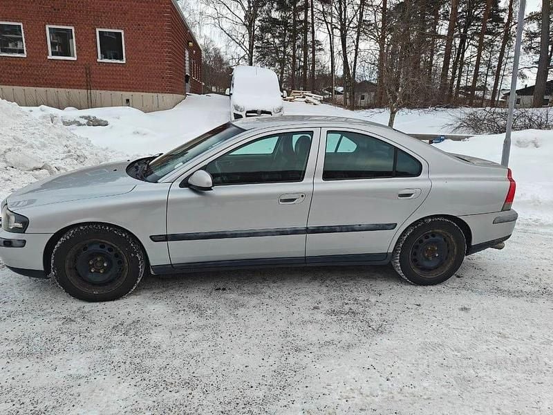 Begagnad 2003 Volvo S60 Sedan | 21 900 kr (Superpris) - Bild 1/4