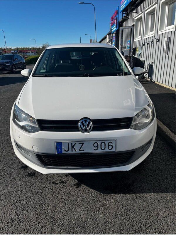 Vit Begagnad 2010 VW Polo Halvkombi | 39 000 kr (Bra pris) - Bild 1/4