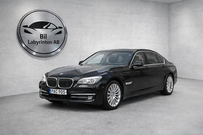 Begagnad BMW 750L 381 HK (280 kW) 2015 Svart Sedan