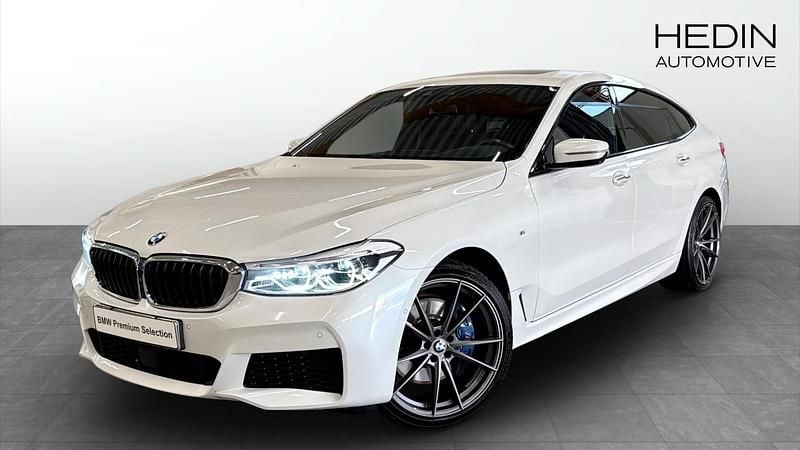 Vit (white) Begagnad 2018 BMW 640 M Sport Sportkupé | 344 700 kr (Marknadspris) - Bild 1/4