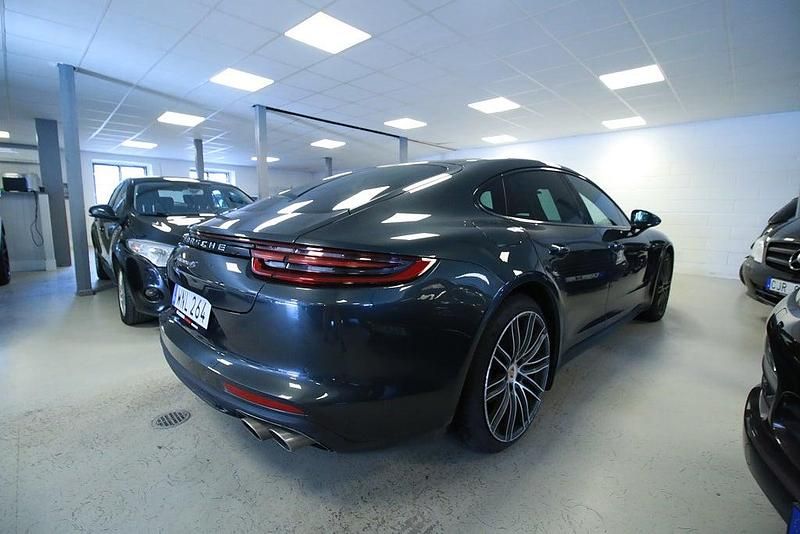 Begagnad Porsche Panamera Sport 422 HK (310 kW) 2017 Grå Halvkombi