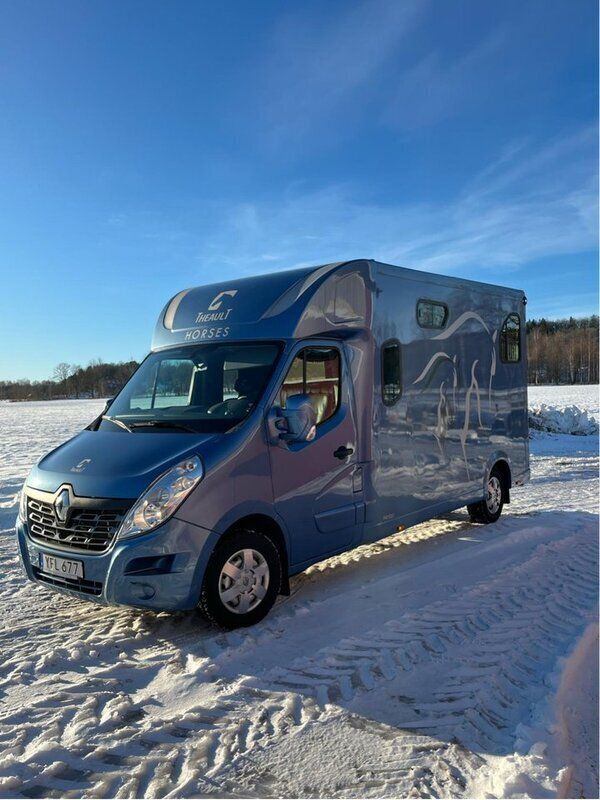 Blå Begagnad 2017 Renault Master Van | 562 500 kr - Bild 1/4
