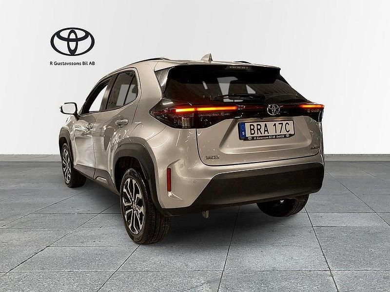 Begagnad Toyota Yaris Cross Active 92 HK (67 kW) 2023 Silver SUV