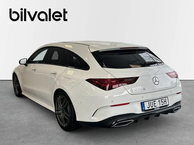 Begagnad Mercedes CLA200 Shooting Brake Advanced Plus 163 HK (119 kW) 2023 Vit Kombi