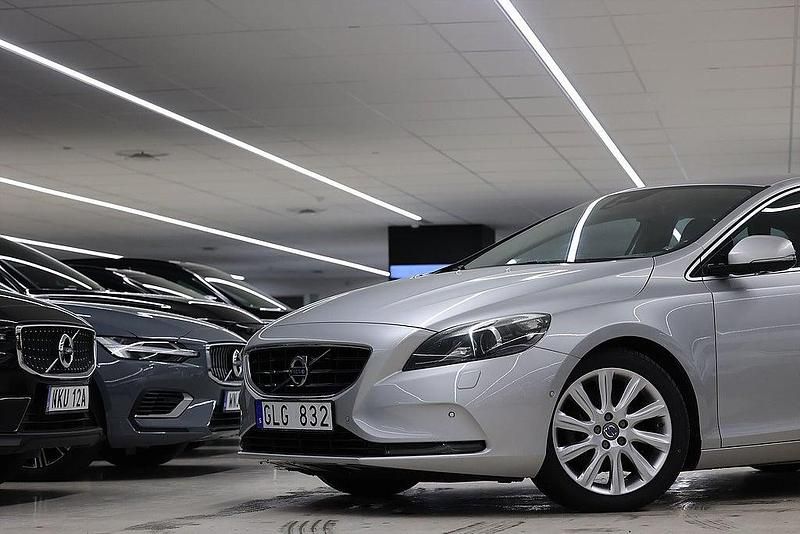 Begagnad Volvo V40 Summum 115 HK (84 kW) 2013 Ljusgrå Sedan