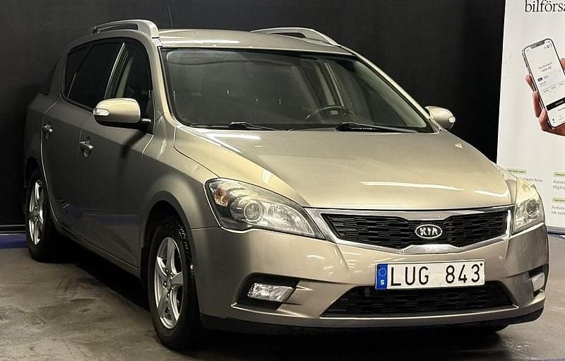 Begagnad Kia Ceed Sportswagon 128 HK (94 kW) 2011 Silver Kombi