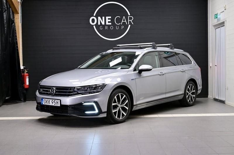 Silver Begagnad 2020 VW Passat GTE Kombi | 249 800 kr (Marknadspris) - Bild 1/4