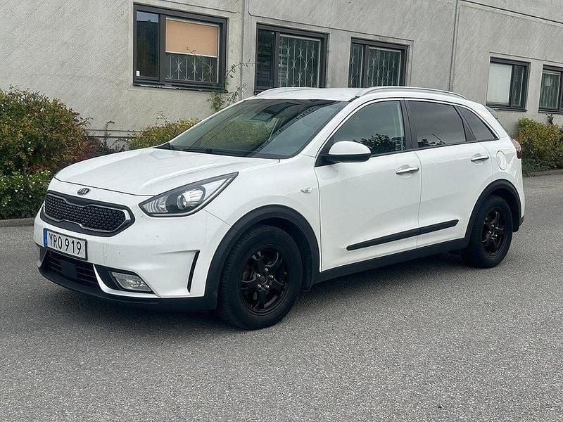 Vit Begagnad 2018 Kia Niro Advance SUV | 109 900 kr (Marknadspris) - Bild 1/4