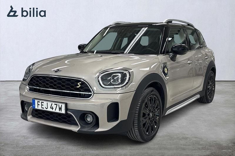 Grå Begagnad 2022 Mini Countryman Essential SUV | 309 900 kr (Marknadspris) - Bild 1/3