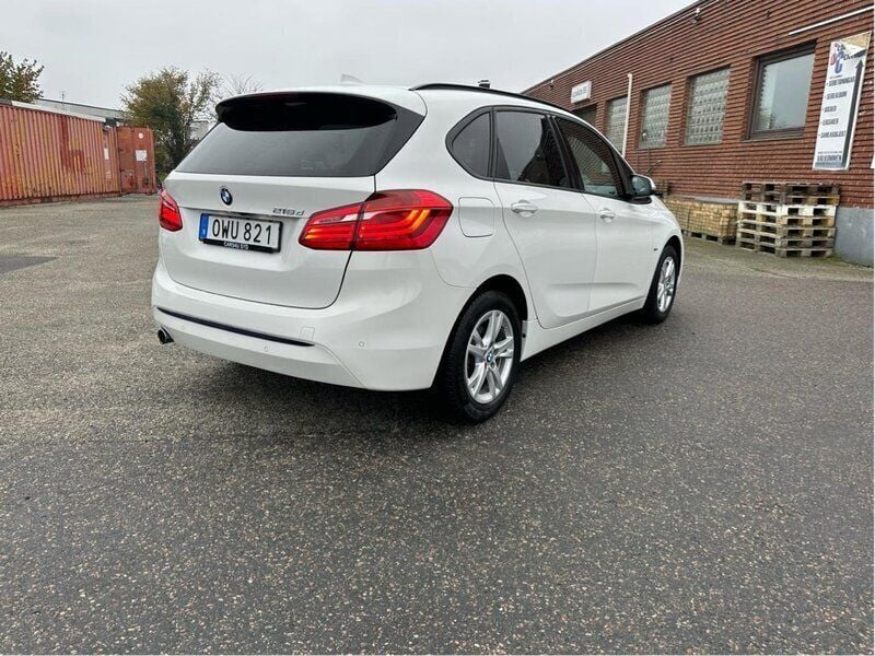 Vit Begagnad 2017 BMW 218 Active Tourer Sport Line Minibuss | 60 000 kr - Bild 1/4