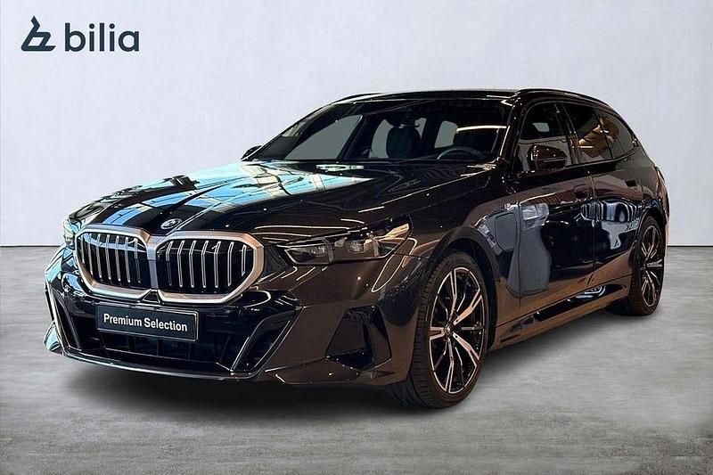Sophisto grey brilliant Begagnad 2025 BMW 530 M Sport Kombi | 669 900 kr - Bild 1/4