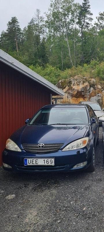 Blå Begagnad 2003 Toyota Camry Sedan | 42 000 kr (Dyr) - Bild 1/1