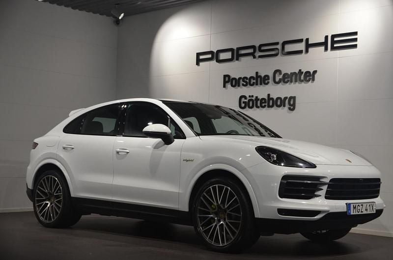 Vit (white) Begagnad 2021 Porsche Cayenne SUV | 749 000 kr (Marknadspris) - Bild 1/4
