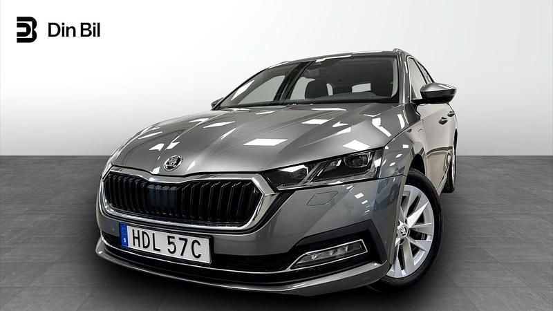 Graphite grey metallic Begagnad 2024 Skoda Octavia Style Kombi | 299 900 kr (Bra pris) - Bild 1/4
