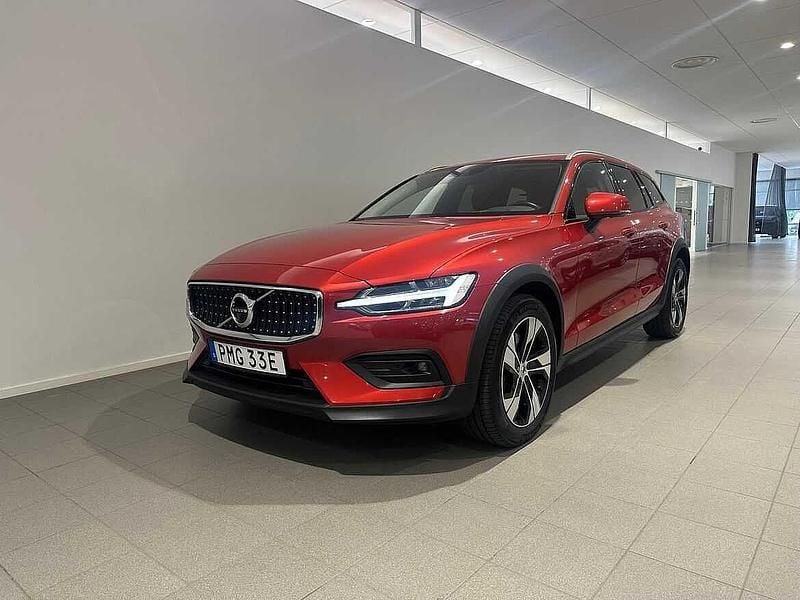 Begagnad 2021 Volvo V60 CC Kombi | 399 500 kr (Dyr) - Bild 1/4