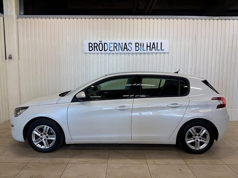 Begagnad Peugeot 308 Active 125 HK (91 kW) 2013 Vit Halvkombi