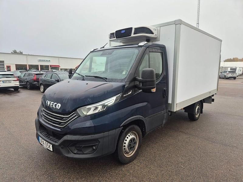 Blå Begagnad 2024 Iveco Daily Van | 615 000 kr - Bild 1/4