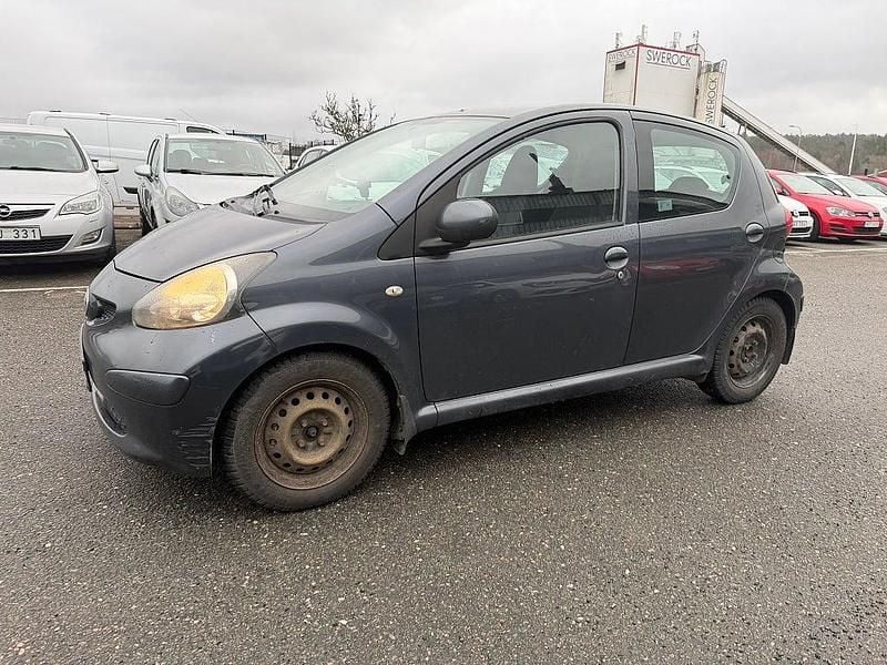 Grå Begagnad 2007 Toyota Aygo Halvkombi | 15 000 kr (Bra pris) - Bild 1/4