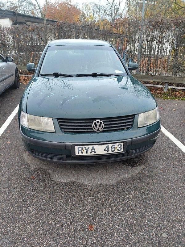 Begagnad 1998 VW Passat Comfortline Sedan | 15 000 kr - Bild 1/3