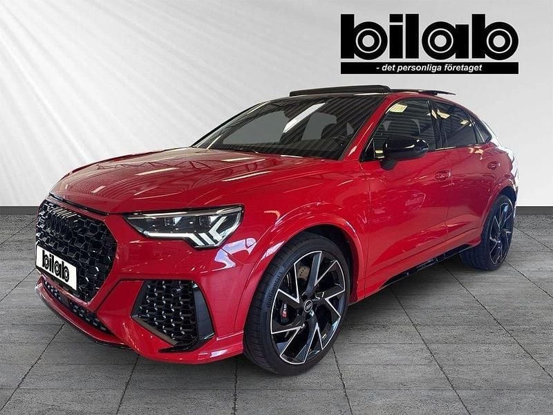 Röd Begagnad 2021 Audi Q3 Sportback Sport SUV | 659 000 kr (Marknadspris) - Bild 1/4