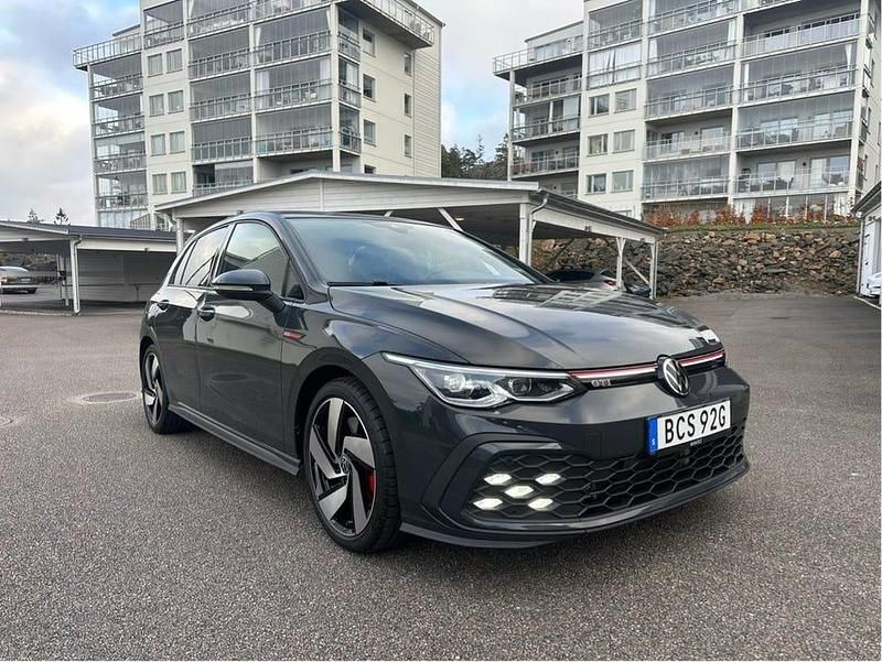 Begagnad 2023 VW Golf VIII GTI Halvkombi | 350 000 kr (Marknadspris) - Bild 1/4