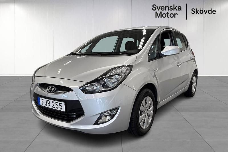 Silver Begagnad 2014 Hyundai ix20 Select Minibuss | 79 200 kr (Marknadspris) - Bild 1/4