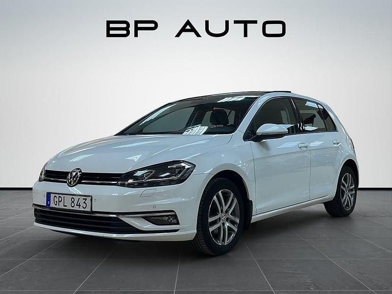 Vit Begagnad 2017 VW Golf VII Halvkombi | 109 500 kr (Marknadspris) - Bild 1/4