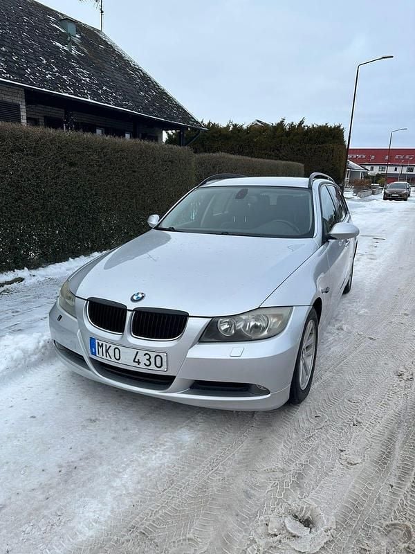 Begagnad 2008 BMW 320 Kombi | 42 000 kr (Bra pris) - Bild 1/4
