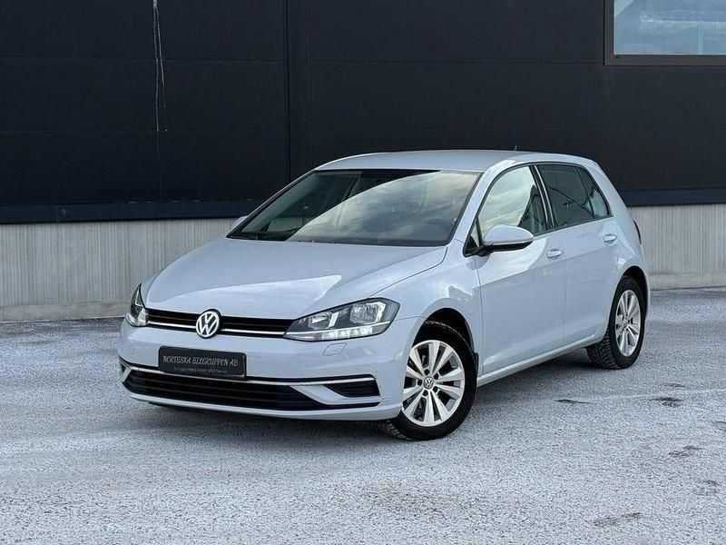 Begagnad VW Golf VII 110 HK (80 kW) 2018 Ljusgrå Halvkombi