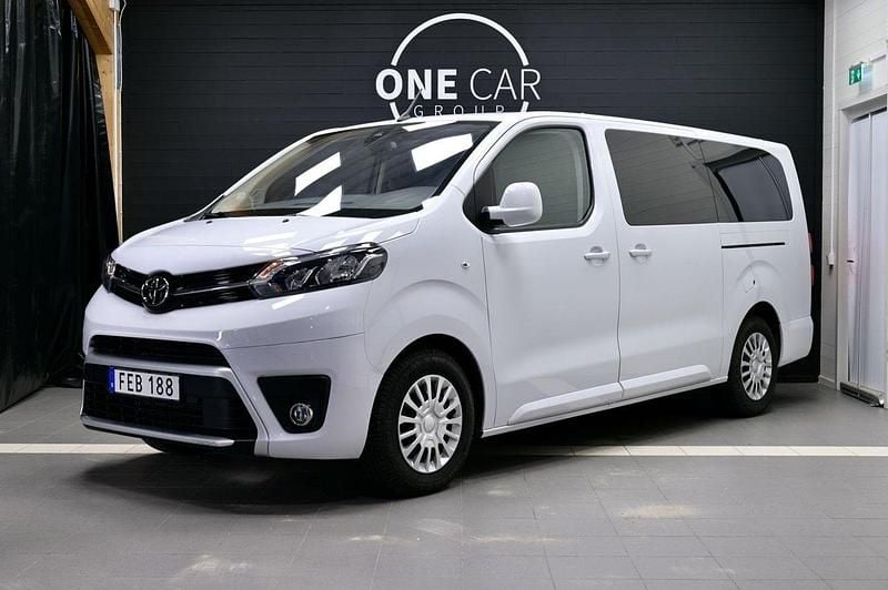 Vit Begagnad 2023 Toyota Proace Verso Kombi | 429 900 kr (Dyr) - Bild 1/4
