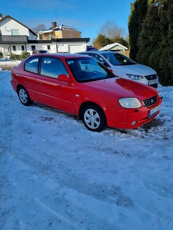 Begagnad Hyundai Accent 105 HK (77 kW) 2004 Halvkombi