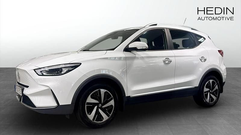 Vit (white) Begagnad 2022 MG ZS Comfort Sedan | 229 900 kr (Marknadspris) - Bild 1/4