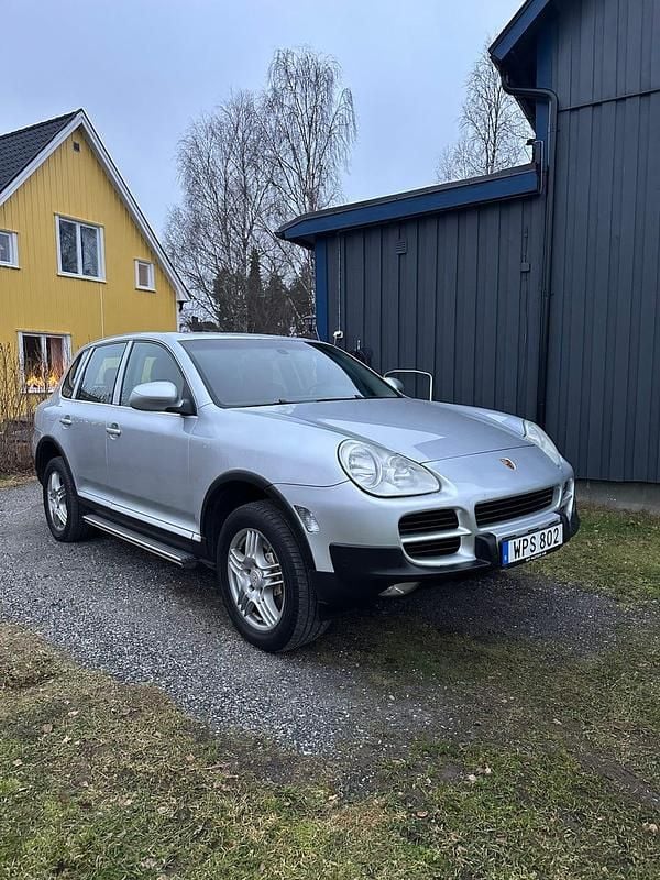 Silver Begagnad 2004 Porsche Cayenne S SUV | 109 000 kr (Marknadspris) - Bild 1/4