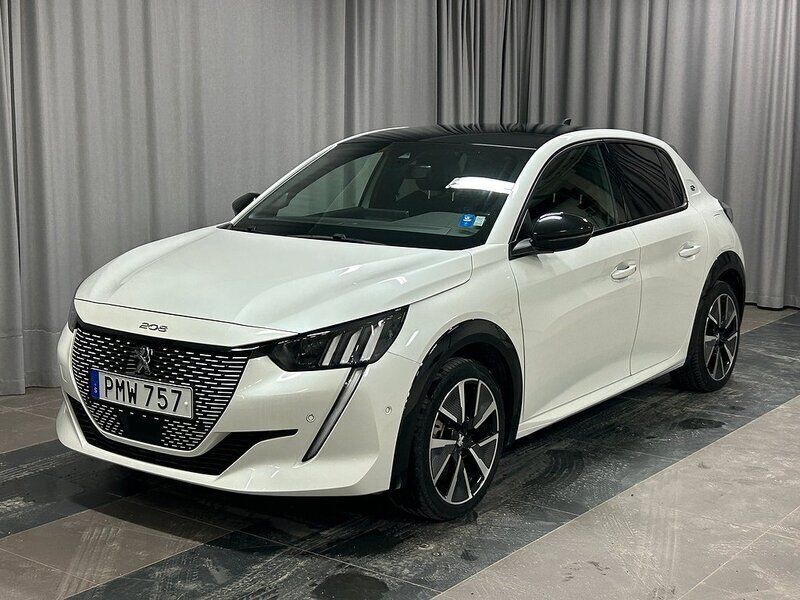 Vit Begagnad 2021 Peugeot e-208 GT Halvkombi | 178 800 kr (Bra pris) - Bild 1/4