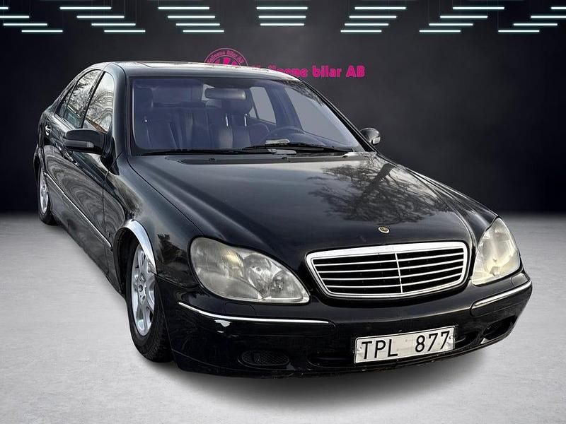 Begagnad Mercedes S430 279 HK (205 kW) 1999 Svart Sedan