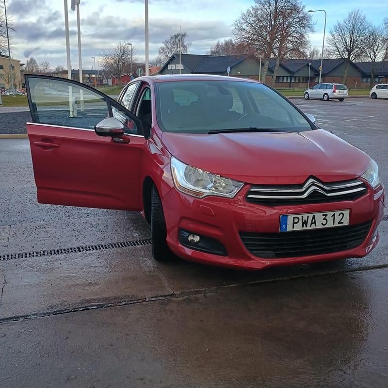 Begagnad 2014 Citroën C4 Halvkombi | 69 500 kr (Marknadspris) - Bild 1/4