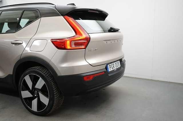 Begagnad Volvo XC40 Core 185 kW (252 HK) 2022 Ljusgrå SUV
