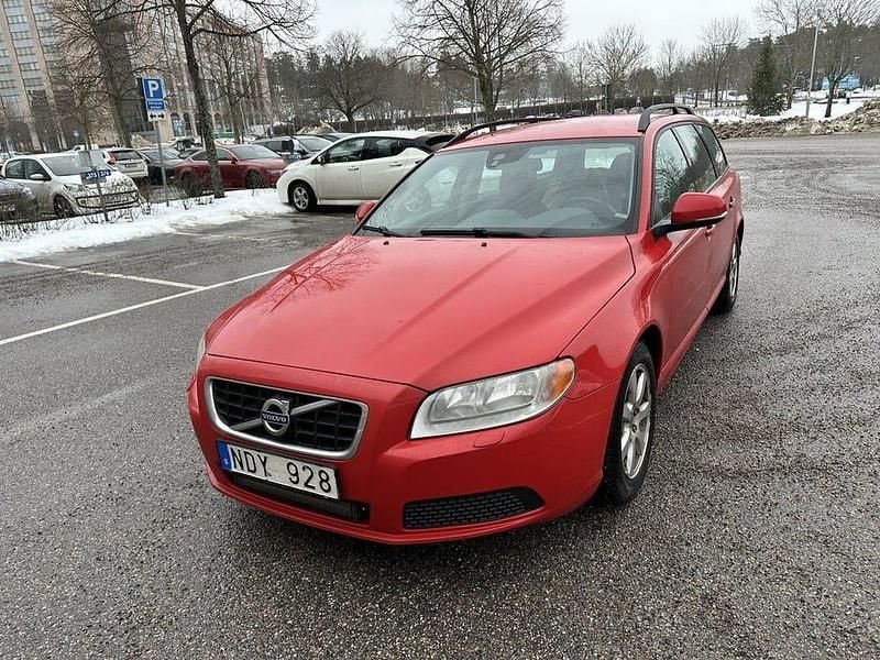 Röd Begagnad 2012 Volvo V70 Kombi | 56 900 kr (Marknadspris) - Bild 1/4