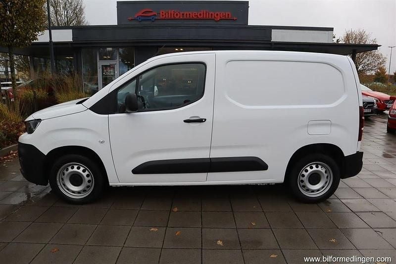 Vit svart Begagnad 2021 Peugeot Partner Van | 194 900 kr (Marknadspris) - Bild 1/4