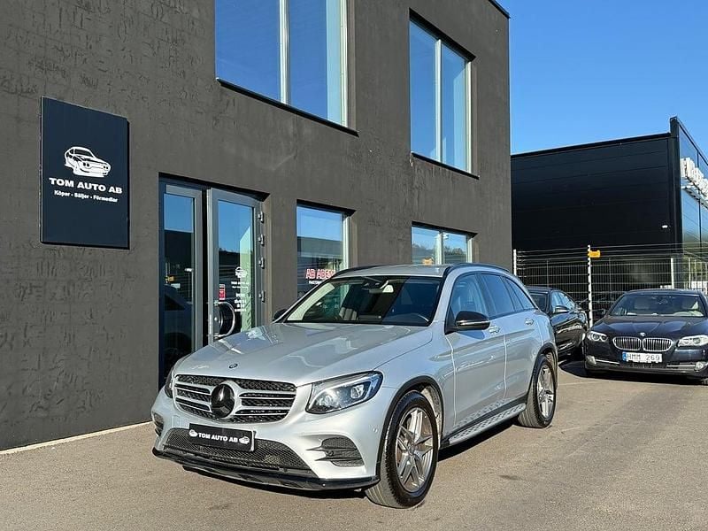 Silver Begagnad 2015 Mercedes GLC220 AMG line SUV | 259 900 kr (Lite dyr) - Bild 1/4