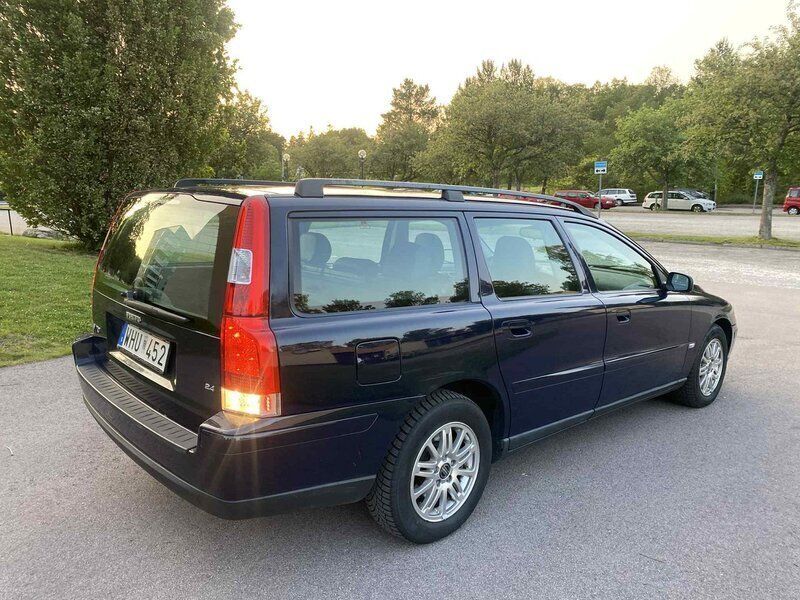 Blå Begagnad 2005 Volvo V70 Kinetic Kombi | 35 000 kr (Marknadspris) - Bild 1/4
