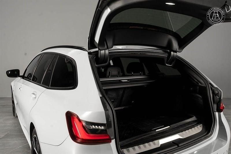 Begagnad BMW 330e M Sport 292 HK (214 kW) 2023 Grå Kombi