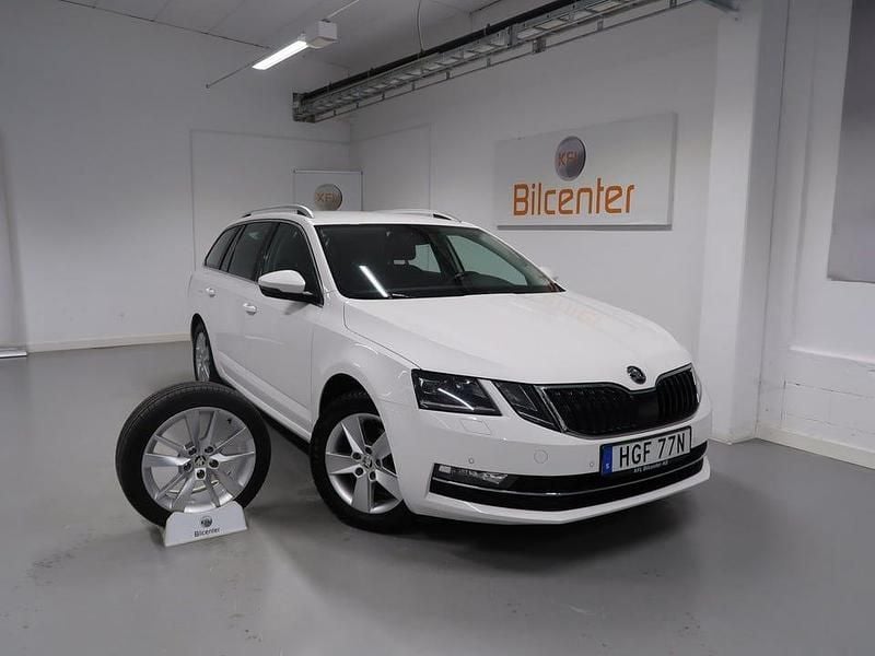 Vit Begagnad 2019 Skoda Octavia Style Kombi | 174 900 kr (Marknadspris) - Bild 1/3