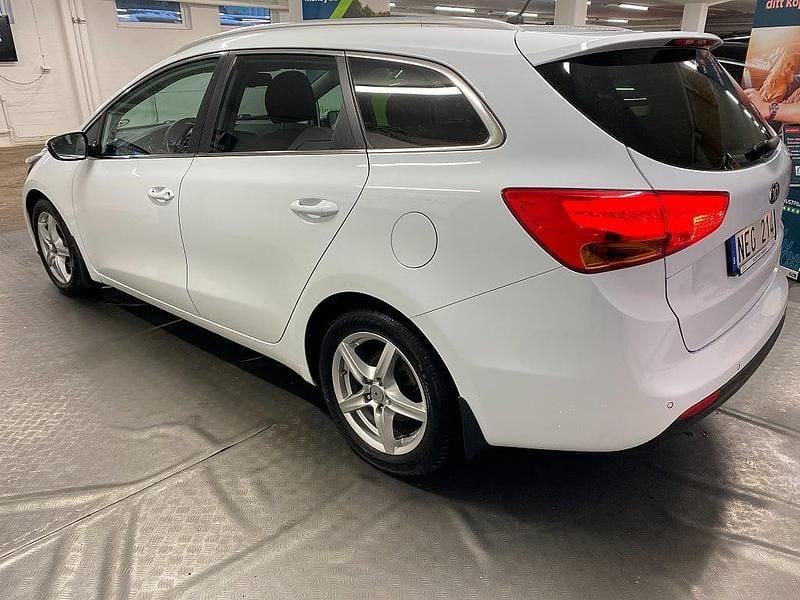 Begagnad Kia Ceed 128 HK (94 kW) 2012 Vit Halvkombi