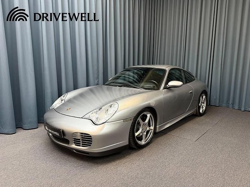 Silver Begagnad 2004 Porsche 911 Carrera Sportkupé | 529 766 kr - Bild 1/4